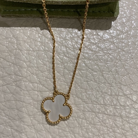 Vintage Alhambra pendant - Picture 3 of 5